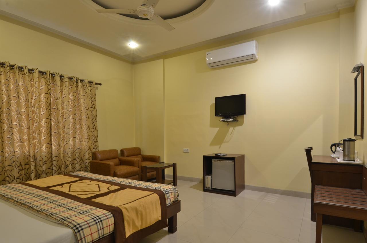Sarovar Regency Amritsar Exterior photo