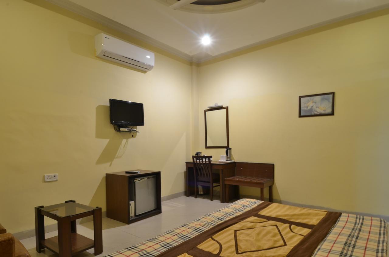 Sarovar Regency Hotel Amritsar Exterior photo