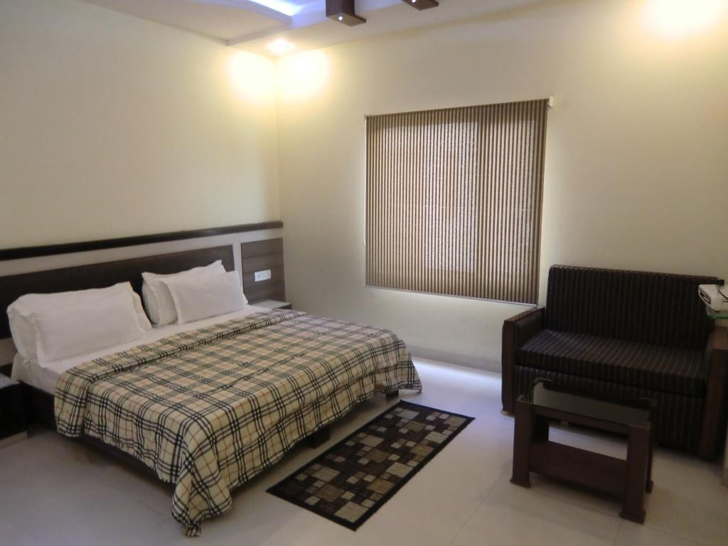 Sarovar Regency Hotel Amritsar Room photo