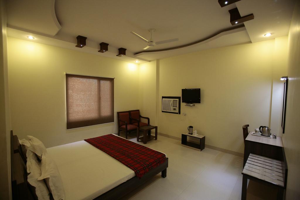 Sarovar Regency Hotel Amritsar Room photo