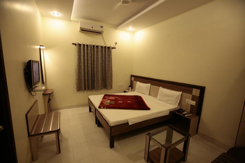 Sarovar Regency Amritsar Exterior photo
