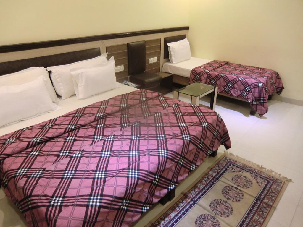 Sarovar Regency Amritsar Exterior photo
