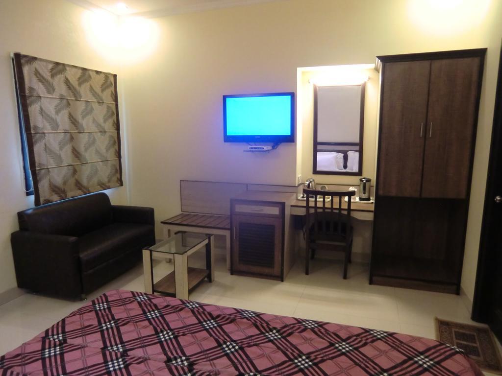Sarovar Regency Amritsar Exterior photo