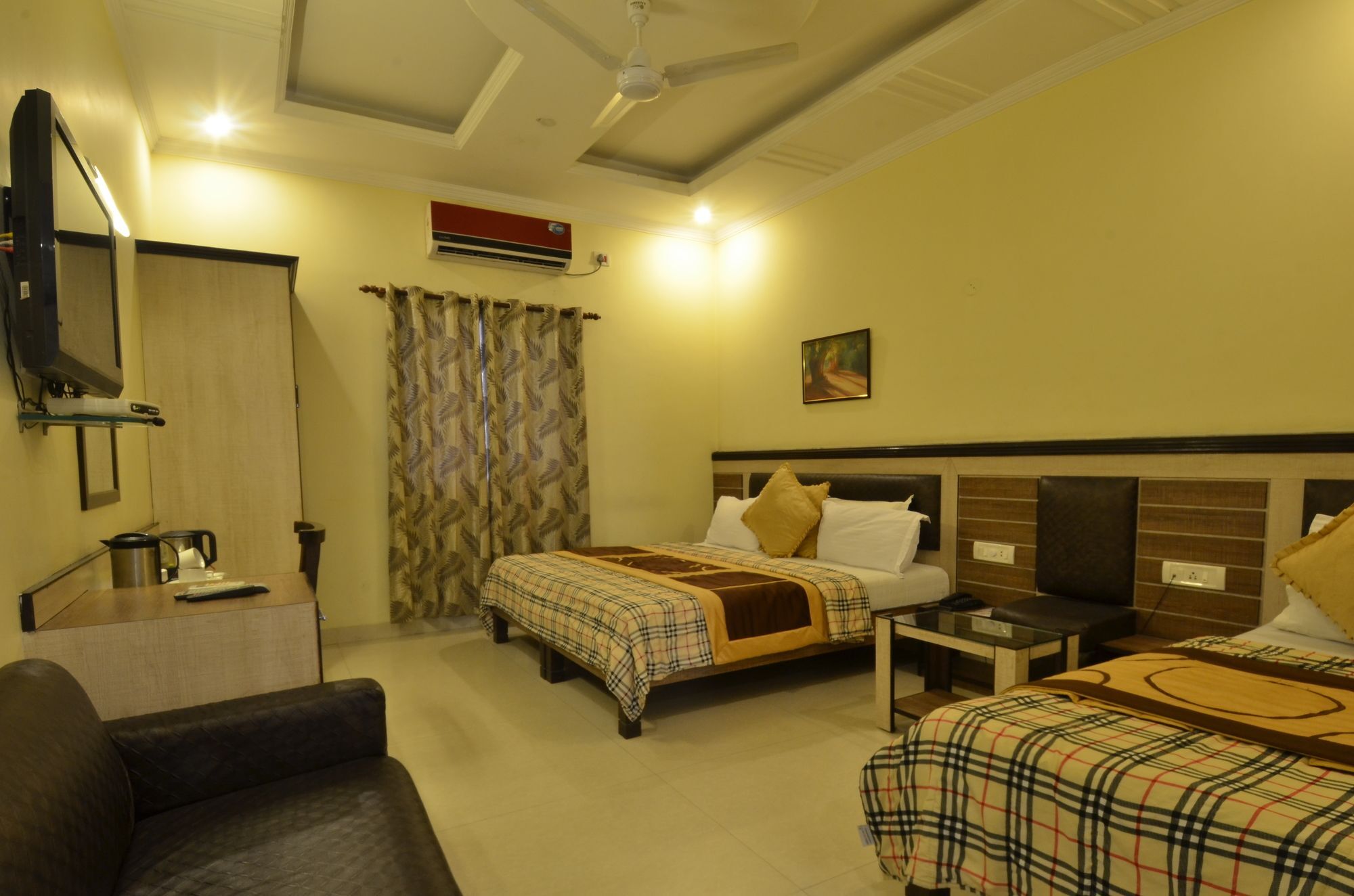 Sarovar Regency Amritsar Exterior photo
